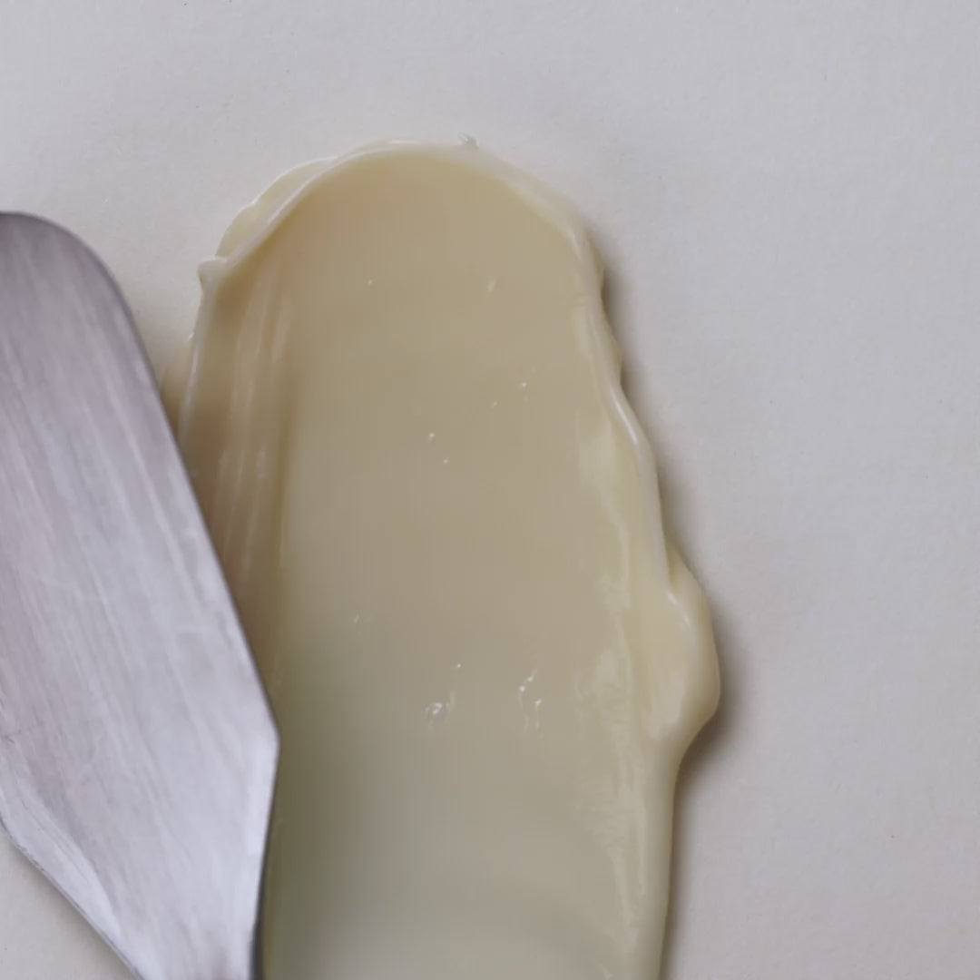 Video of LEITIN Skincare's Face Hydrator being swiped with spatula to demonstrate texture.